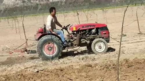 国产新拖拉机耕地视频,革新农业生产力