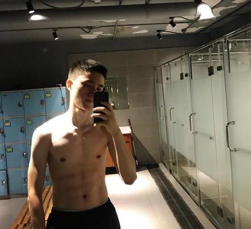 国产精瘦帅哥飞机视频,空中英姿引人瞩目